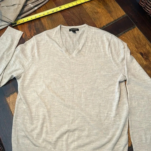 Banana Republic merino wool lightweight sweater. Size XL. EUC - Picture 7 of 7